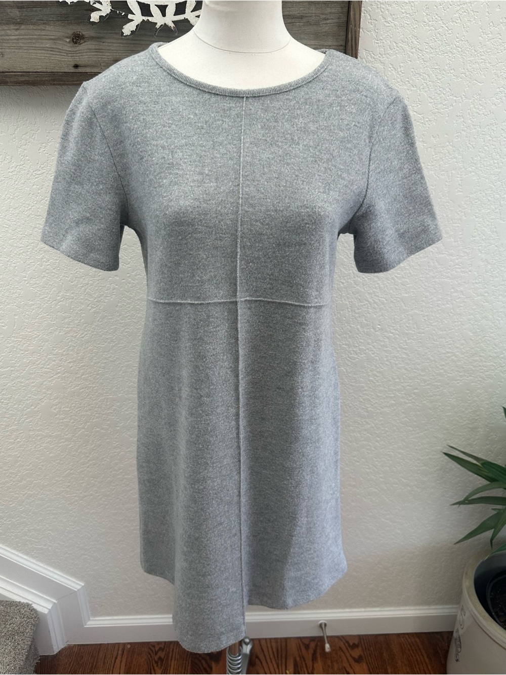 Zara Classic Short-Sleeve Knit Dress in Light Gray size Large NWT